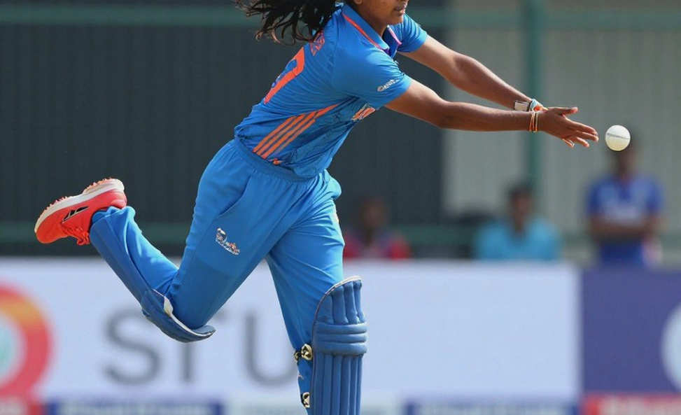 300वें T20I में भारत की 200वीं जीत का ऑडिट: 70/5 वाला चेज़ असली है, 'दबदबे' वाला दावा नहीं 300वें T20I में भारत की 200वीं जीत का ऑडिट: 70/5 वाला चेज़ असली है, 'दबदबे' वाला दावा नहीं